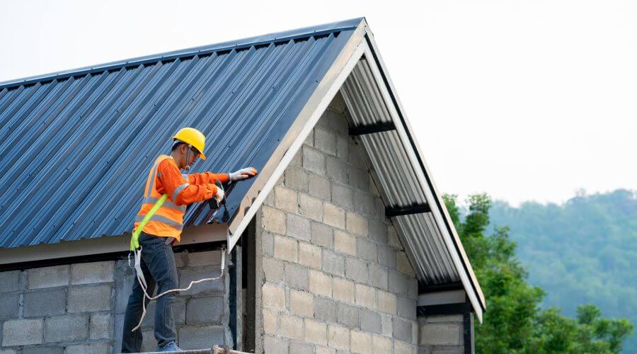 Professional gutter cleaning in Sanders, AZ